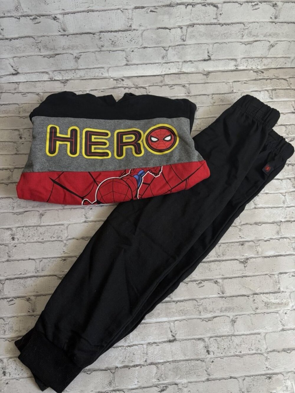 Marvel Spiderman Boys 2 Piece Set Sweatshirt And Pants Size 5 NWT